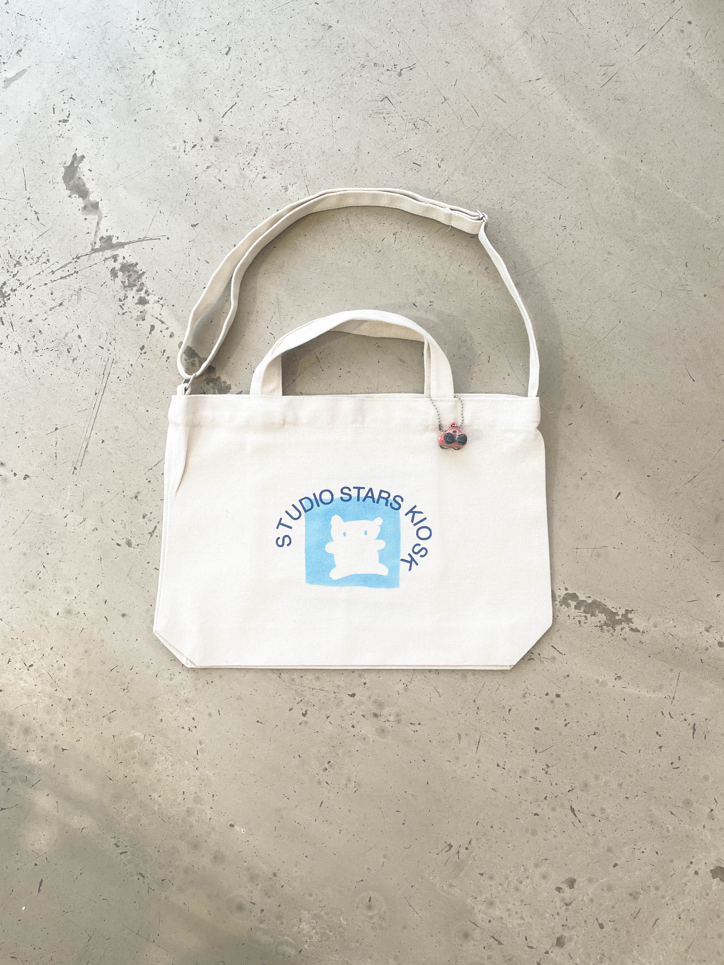 Kiosk Tote Bag   00ctmn Blue Bear