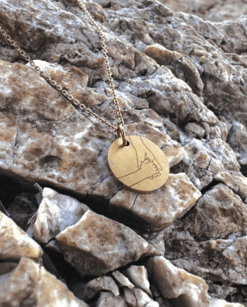 Barn Holder Mors Hånd