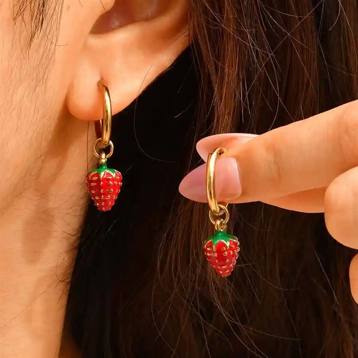 Strawberry Shine Hoops   Forgyldte Jordbær øreringe  1stk
