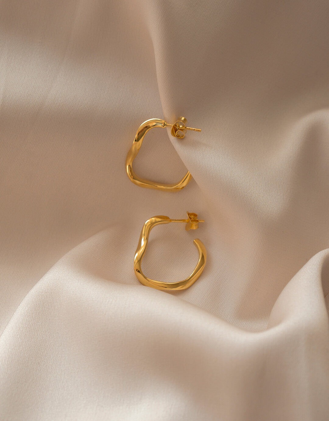 Wave Guld Hoops